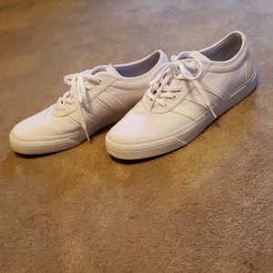Like new 9.5 adidas adi-ease